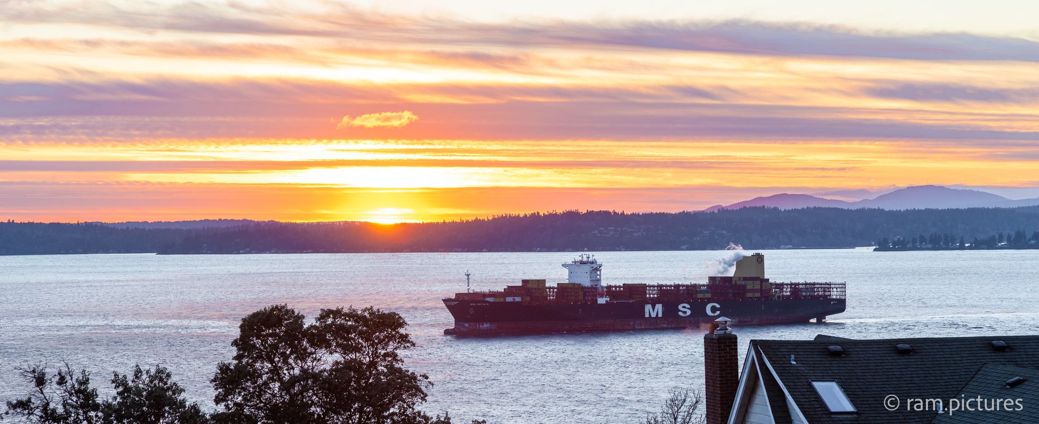 A mostly empty containership in Elliot Bay, Seattle